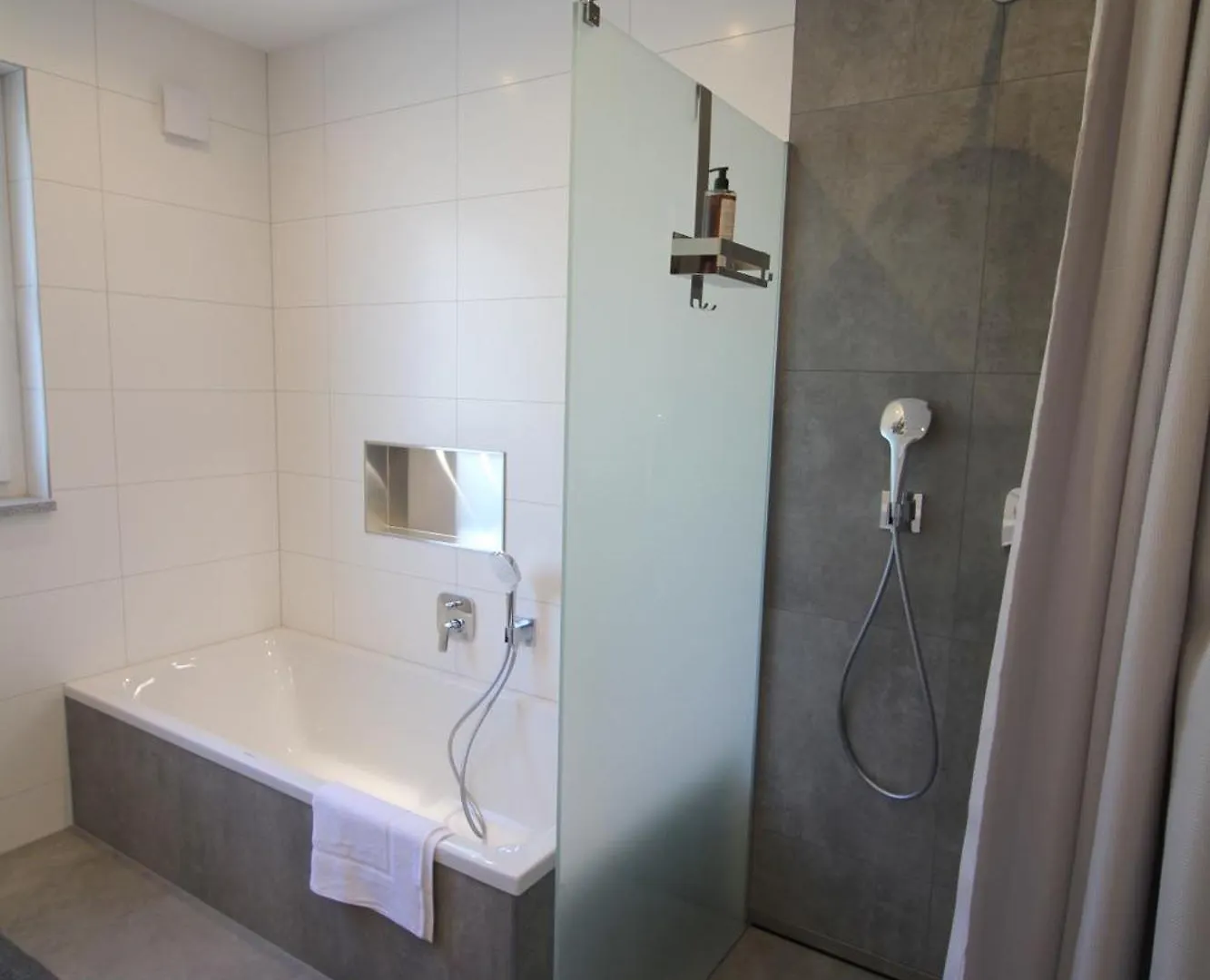 Ada4, Apartment Mit Kueche, Badewanne, Balkon, Terrasse, Parkplatz Am Haus, Ruhig Gelegen Kulmbach