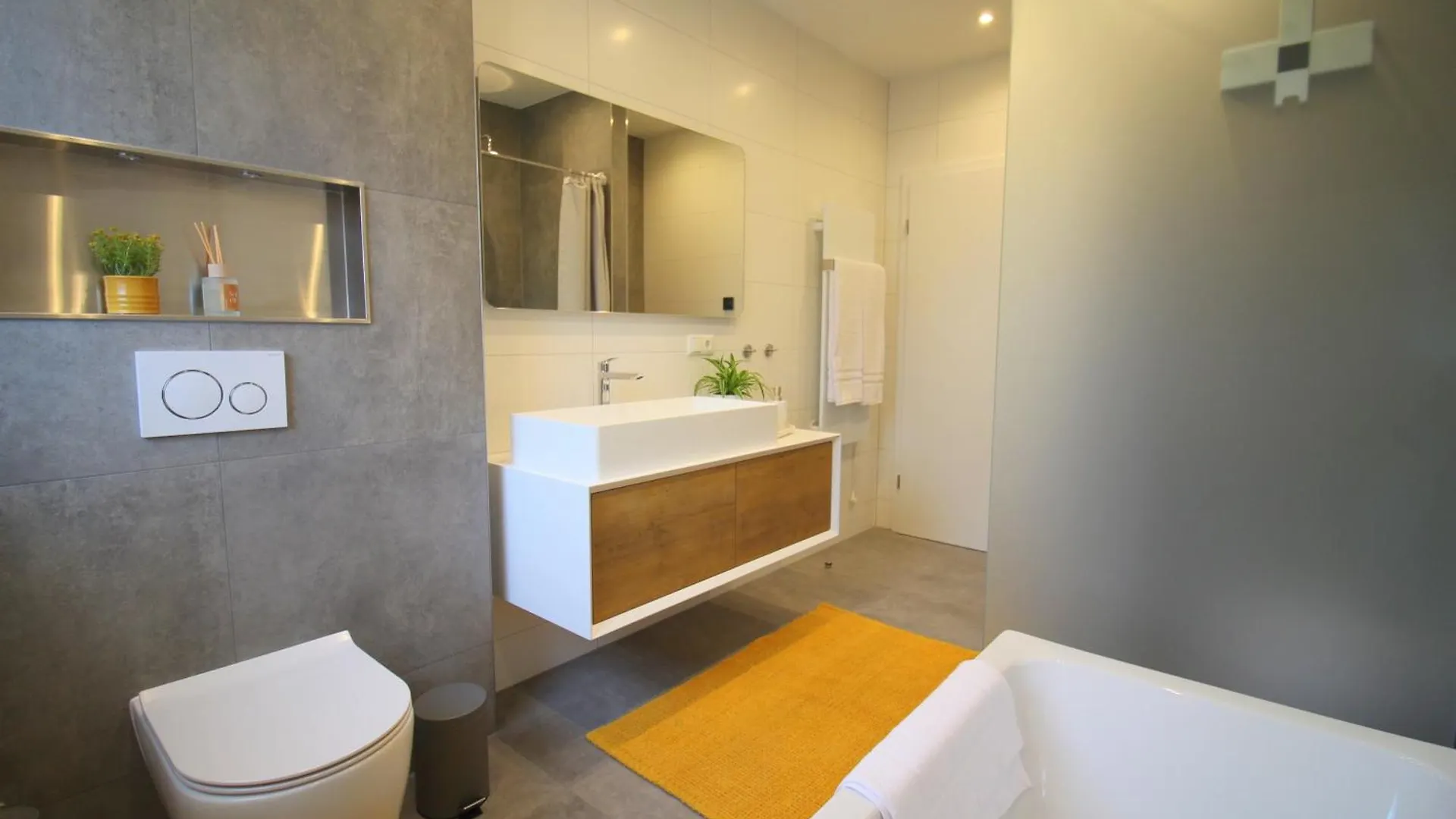 Ada4, Apartment Mit Kueche, Badewanne, Balkon, Terrasse, Parkplatz Am Haus, Ruhig Gelegen Kulmbach Tyskland