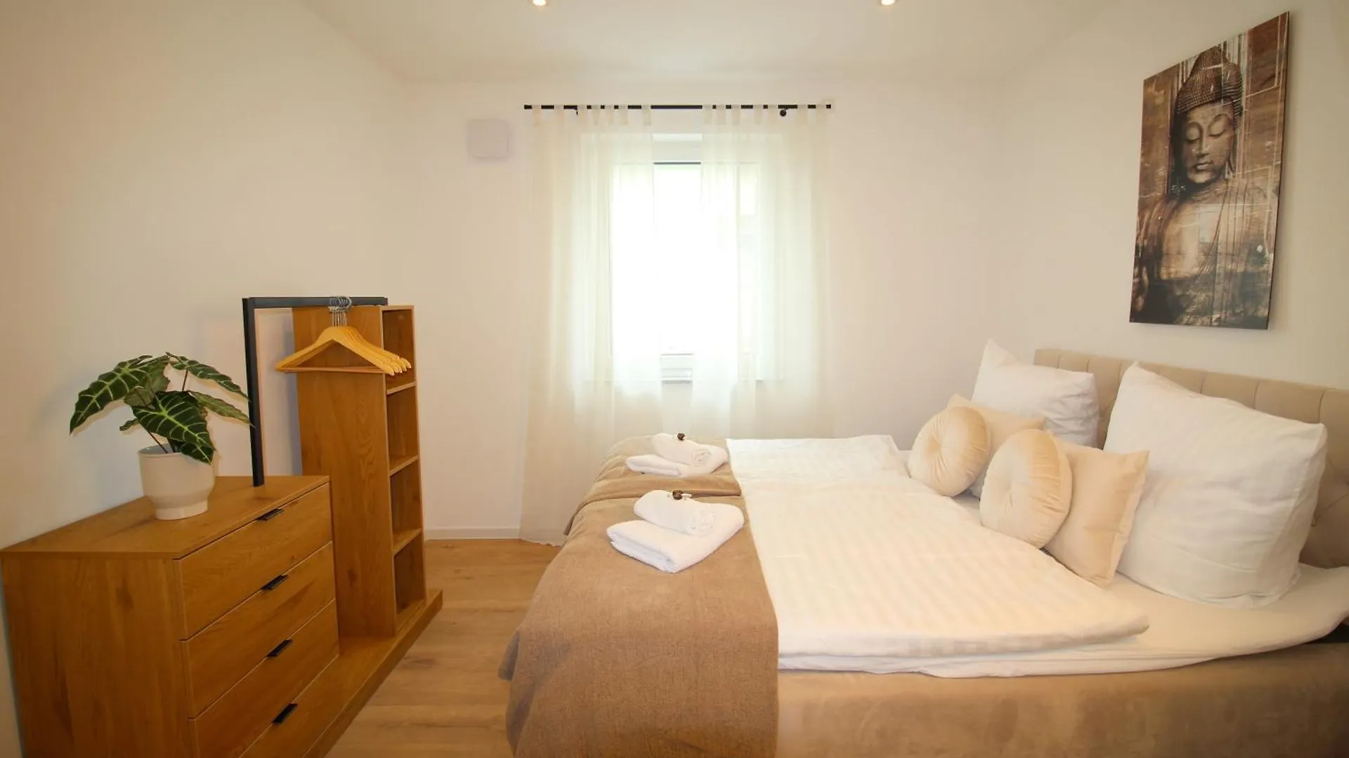 Ada4, Apartment Mit Kueche, Badewanne, Balkon, Terrasse, Parkplatz Am Haus, Ruhig Gelegen Kulmbach 0*,  Tyskland